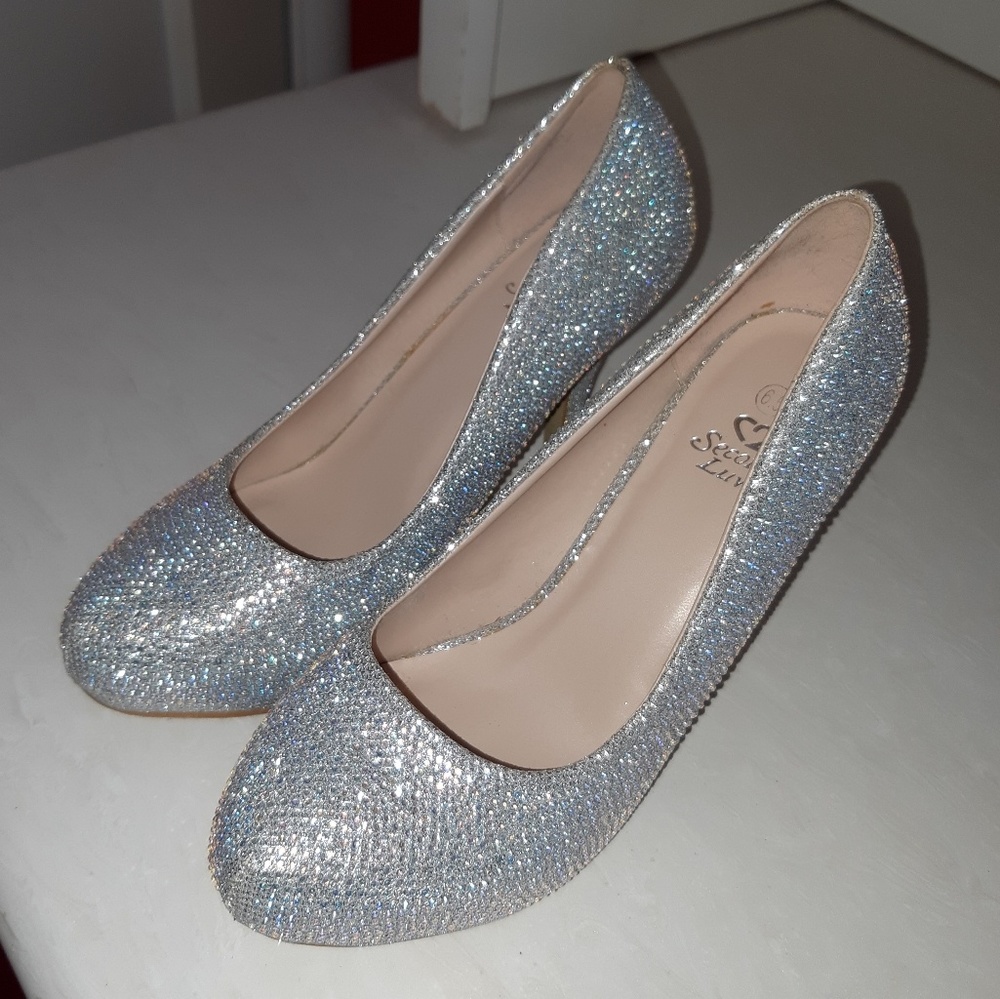Heels - Picture 2 of 7